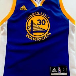 Boys Medium, Size 5/6 Golden State Warriors Curry jersey. Like new condition.